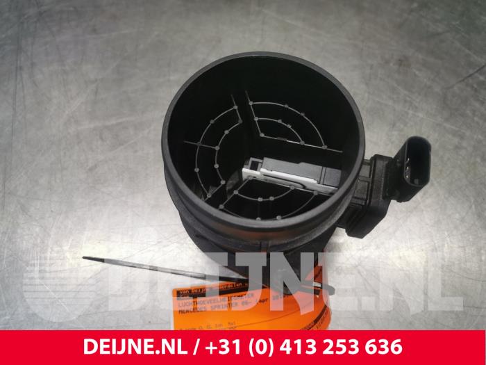 Luftmengenmesser van een Mercedes-Benz Sprinter 3,5t (906.63) 316 CDI 16V 2016