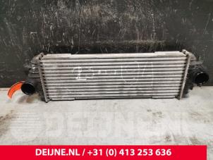 Usagé Echangeur air (Intercooler) Opel Vivaro 1.9 DI Prix € 60,50 Prix TTC proposé par van Deijne Onderdelen Uden B.V.