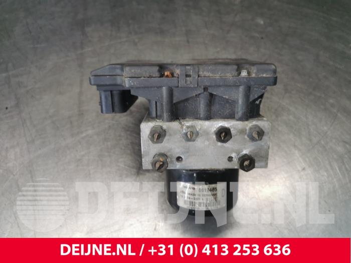 Usagé Bloc ABS Volvo V70 (SW) 2.3 T5 20V Prix € 80,00 Règlement à la marge proposé par van Deijne Onderdelen Uden B.V.