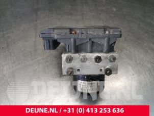Usagé Pompe ABS Volvo V70 (SW) 2.3 T5 20V Prix € 80,00 Règlement à la marge proposé par van Deijne Onderdelen Uden B.V.