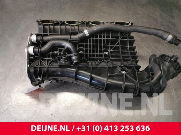 Intake manifold from a BMW 3 serie Gran Turismo (F34) 320i 2.0 16V 2017