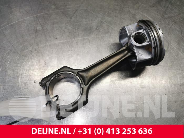 Usagé Bielle BMW 3 serie Gran Turismo (F34) 320i 2.0 16V Prix € 50,00 Règlement à la marge proposé par van Deijne Onderdelen Uden B.V.
