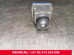 Used Reversing camera Volvo V60 II (ZW) 2.0 B4 16V Mild Hybrid Price € 125,00 Margin scheme offered by van Deijne Onderdelen Uden B.V.