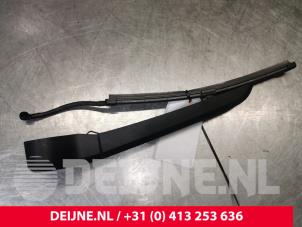 Used Rear wiper arm Volvo V60 II (ZW) 2.0 B4 16V Mild Hybrid Price € 20,00 Margin scheme offered by van Deijne Onderdelen Uden B.V.
