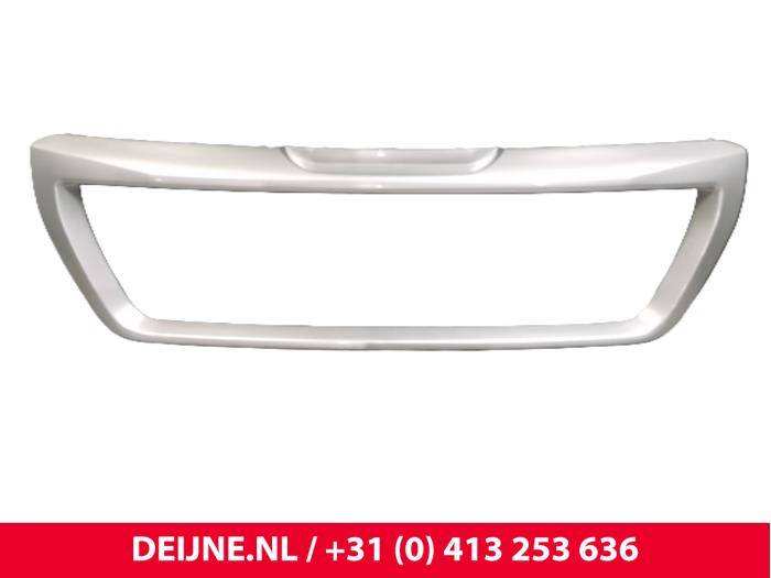 Nowe Listwa grilla Peugeot Boxer Cena € 43,56 Z VAT oferowane przez van Deijne Onderdelen Uden B.V.