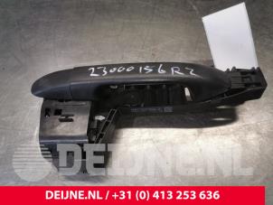 Used Sliding door handle, right Mercedes Vito (447.6) 1.6 111 CDI 16V Price € 48,40 Inclusive VAT offered by van Deijne Onderdelen Uden B.V.