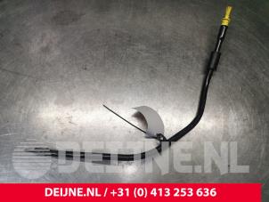Used Oil dipstick Peugeot Boxer (U9) 2.2 HDi 130 Euro 5 Price € 12,10 Inclusive VAT offered by van Deijne Onderdelen Uden B.V.