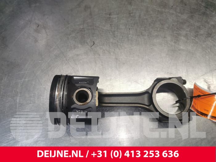 Usagé Piston Peugeot Boxer (U9) 2.2 HDi 130 Euro 5 Prix € 54,45 Prix TTC proposé par van Deijne Onderdelen Uden B.V.