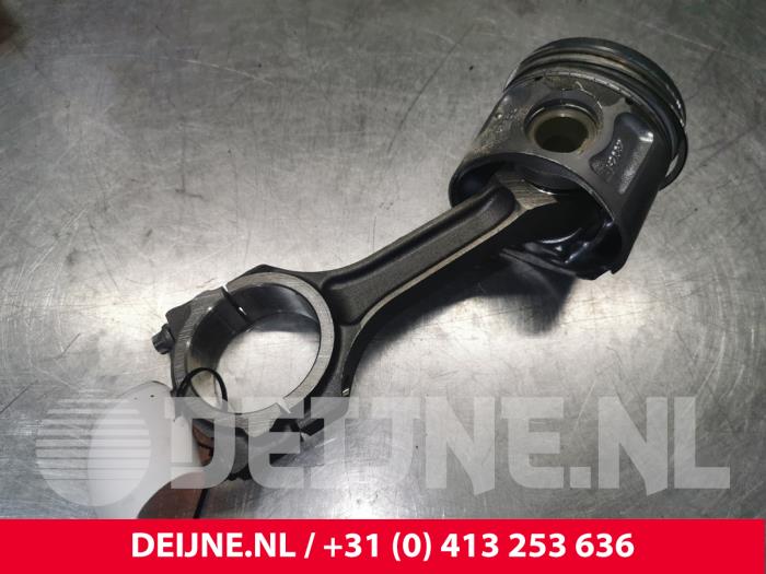 Usados Pistón Peugeot Boxer (U9) 2.2 HDi 130 Euro 5 Precio € 54,45 IVA incluido ofrecido por van Deijne Onderdelen Uden B.V.