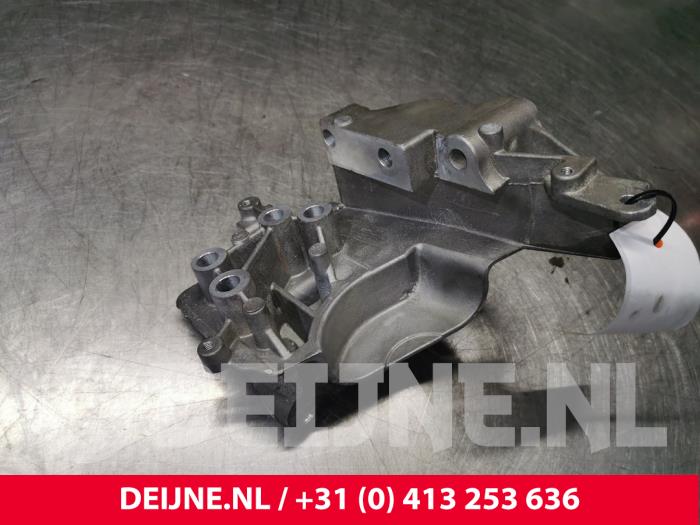 Used Engine mount Volvo V40 (MV) 1.6 T3 GTDi 16V Price € 25,00 Margin scheme offered by van Deijne Onderdelen Uden B.V.