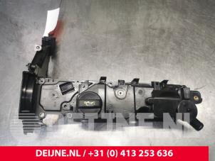 Used Rocker cover Citroen Berlingo 1.6 BlueHDI 75 Price € 42,35 Inclusive VAT offered by van Deijne Onderdelen Uden B.V.