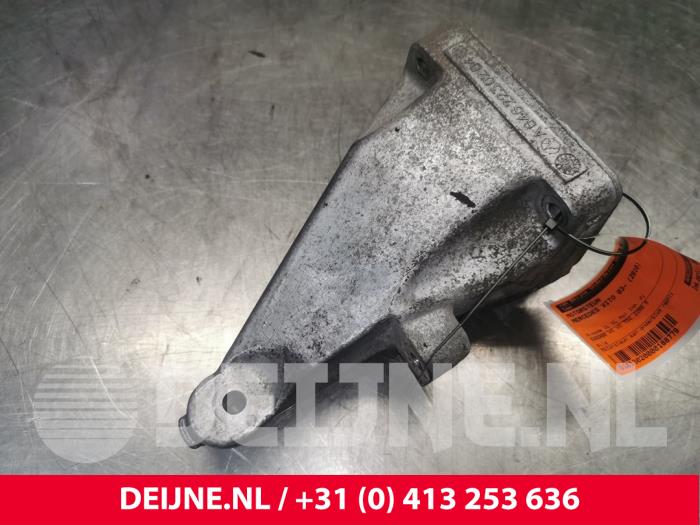 Used Engine mount Mercedes Vito Price € 36,30 Inclusive VAT offered by van Deijne Onderdelen Uden B.V.