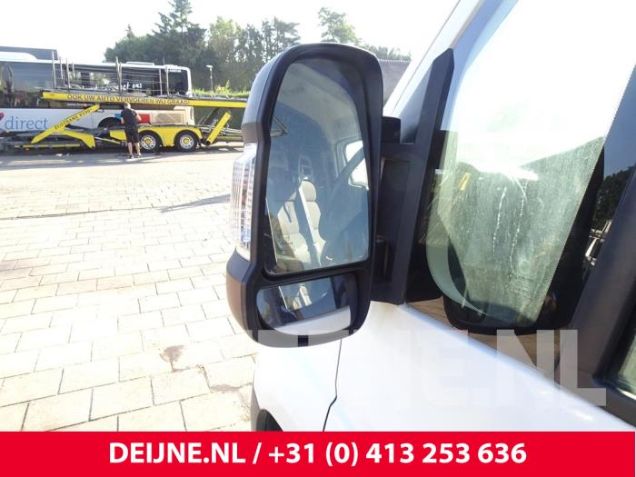 Außenspiegel links van een Citroën Jumper (U9) 2.2 HDi 130 Euro 5 2015