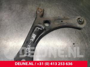 Used Front lower wishbone, left Volkswagen Caddy III (2KA,2KH,2CA,2CH) 1.6 TDI 16V Price € 90,75 Inclusive VAT offered by van Deijne Onderdelen Uden B.V.