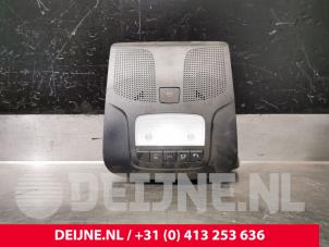 Używane Oswietlenie wewnetrzne przód Mercedes Sprinter 3t (910.6) 211 CDI 2.1 D FWD Cena € 42,35 Z VAT oferowane przez van Deijne Onderdelen Uden B.V.