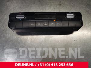 Używane Panel sterowania nagrzewnicy Mercedes Sprinter 3t (910.6) 211 CDI 2.1 D FWD Cena € 181,50 Z VAT oferowane przez van Deijne Onderdelen Uden B.V.