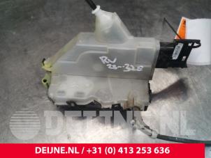 Used Door lock mechanism 2-door, right Citroen Jumpy 2.0 Blue HDI 180 Price € 48,40 Inclusive VAT offered by van Deijne Onderdelen Uden B.V.