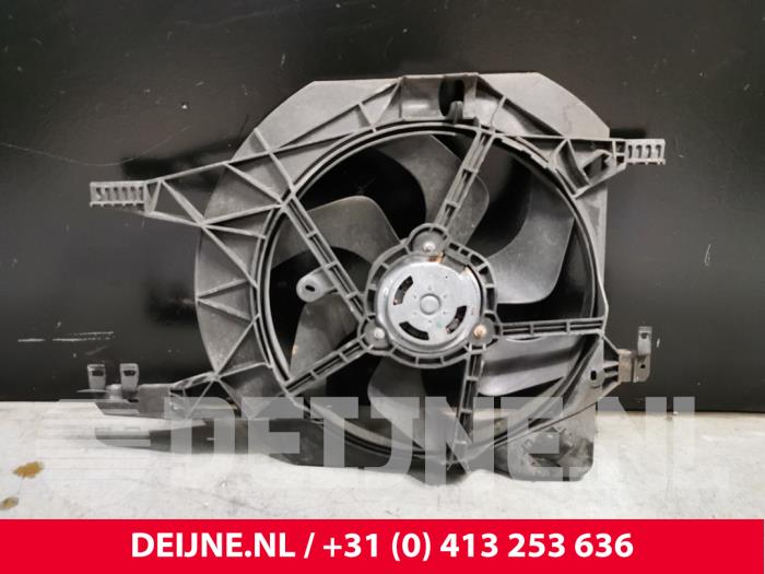 Używane Wentylator Opel Vivaro 1.9 DI Cena € 36,30 Z VAT oferowane przez van Deijne Onderdelen Uden B.V.