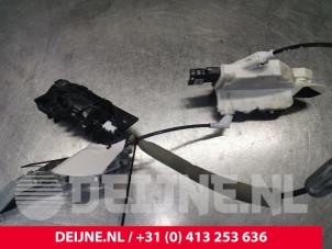 Usagé Serrure portière mécanique 2portes gauche Citroen Berlingo 1.6 BlueHDI 75 Prix € 60,50 Prix TTC proposé par van Deijne Onderdelen Uden B.V.