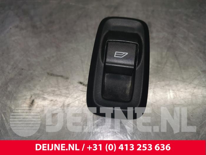 Electric window switch from a Ford Transit 2.0 TDCi 16V Eco Blue 130 2016