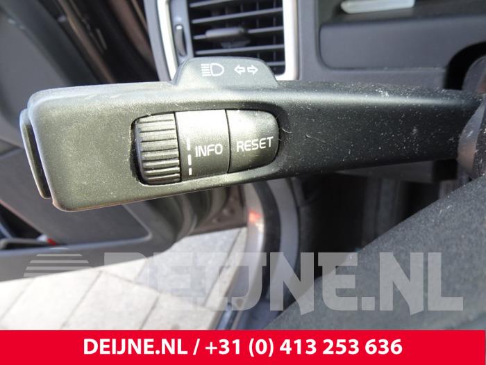 Steering column stalk from a Volvo V70 (BW) 1.6 DRIVe 16V 2010