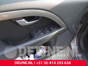 Usados Interruptor de ventanilla eléctrica Volvo V70 (BW) 1.6 DRIVe 16V Precio de solicitud ofrecido por van Deijne Onderdelen Uden B.V.