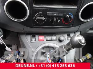 Usagé Commutateur vitre électrique Citroen Berlingo 1.6 VTi 95 16V Prix sur demande proposé par van Deijne Onderdelen Uden B.V.