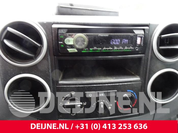 Radio z Citroën Berlingo 1.6 VTi 95 16V 2018