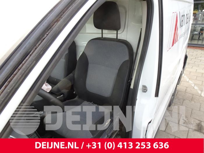 Sitz links van een Opel Vivaro 1.6 CDTi BiTurbo 2019