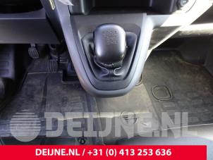 Usados Palanca de cambios Opel Vivaro 1.5 CDTI 102 Precio de solicitud ofrecido por van Deijne Onderdelen Uden B.V.
