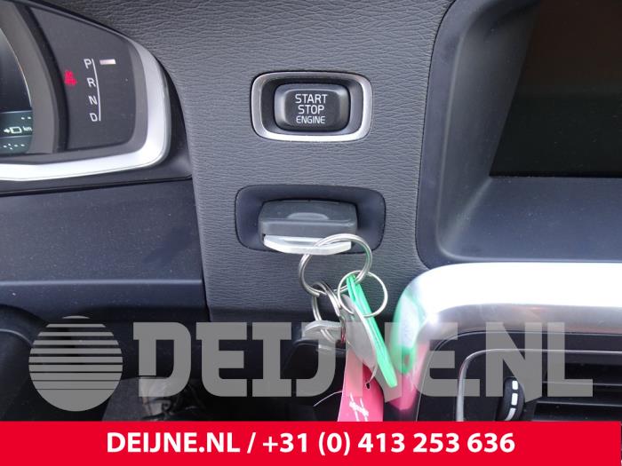Zündschloss+Schlüssel van een Volvo V60 I (FW/GW) 2.4 D6 20V Plug-in Hybrid AWD 2013