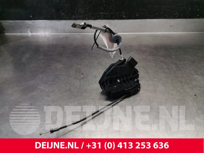 Front door lock mechanism 4-door, right Volvo V60 I 2.4 D6 20V Plug-in ...