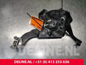 Used Sliding door roller, right Mercedes Vito (447.6) 1.6 109 CDI 16V Price € 60,50 Inclusive VAT offered by van Deijne Onderdelen Uden B.V.
