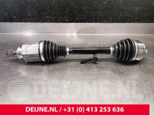 New Front drive shaft, left Mercedes Sprinter Price € 272,25 Inclusive VAT offered by van Deijne Onderdelen Uden B.V.