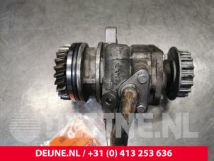 Used Power steering pump Volkswagen Transporter T5 2.5 TDi Price € 90,75 Inclusive VAT offered by van Deijne Onderdelen Uden B.V.