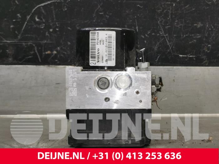 Used ABS pump Volvo V60 I (FW/GW) 2.0 D2 16V Price € 100,00 Margin scheme offered by van Deijne Onderdelen Uden B.V.