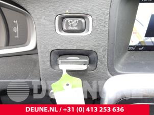 Gebrauchte Zündschloss + Schlüssel Volvo V60 I (FW/GW) 2.0 D2 16V Preis auf Anfrage angeboten von van Deijne Onderdelen Uden B.V.