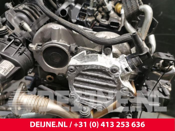 Engine Volvo V60 I 2.0 D2 16V - P31430110 D4204T8