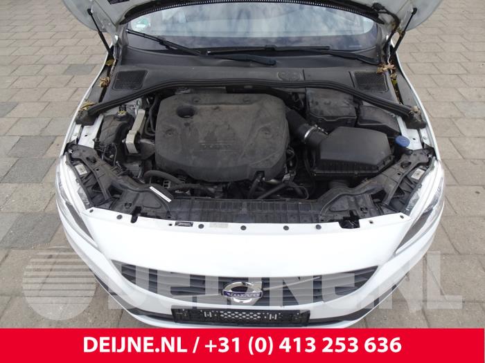 Plaque de protection moteur d'un Volvo V60 I (FW/GW) 2.0 D2 16V 2015
