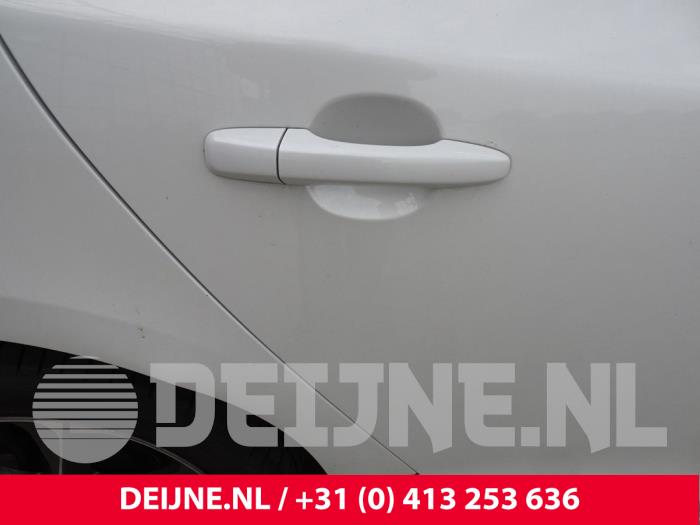 Rear door handle 4-door, right from a Volvo V60 I (FW/GW) 2.0 D2 16V 2015