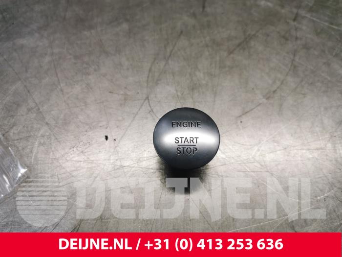 Używane Przelacznik Start/Stop Mercedes C Estate (S205) C-200 2.0 CGI 16V Cena € 15,00 Procedura marży oferowane przez van Deijne Onderdelen Uden B.V.