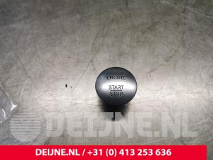 Używane Przelacznik Start/Stop Mercedes C Estate (S205) C-200 2.0 CGI 16V Cena € 15,00 Procedura marży oferowane przez van Deijne Onderdelen Uden B.V.