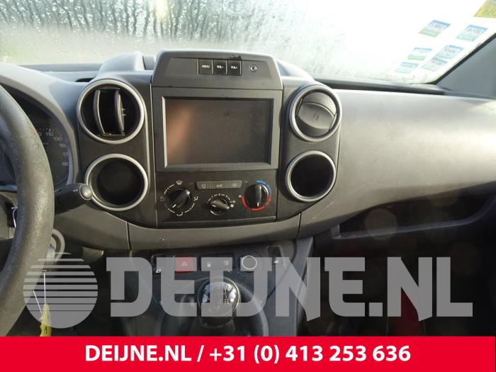 Controlador de pantalla multimedia de un Citroën Berlingo 1.6 BlueHDI 100 2015