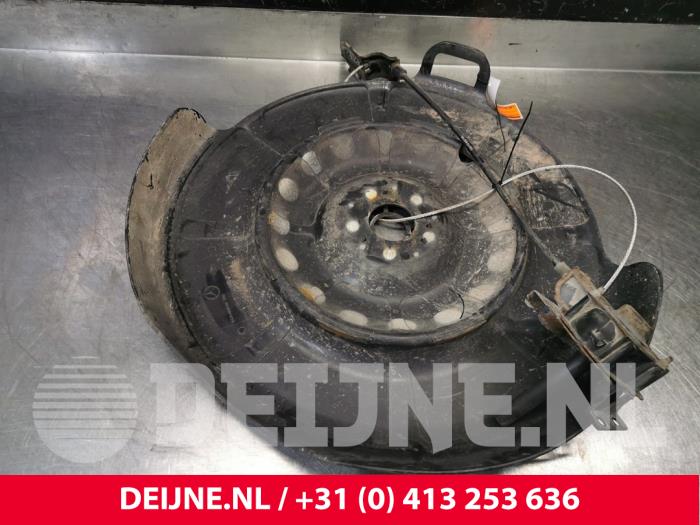 Mechanizm zawieszenia kola zapasowego z Mercedes-Benz Vito (639.6) 3.0 122 CDI V6 24V 2014