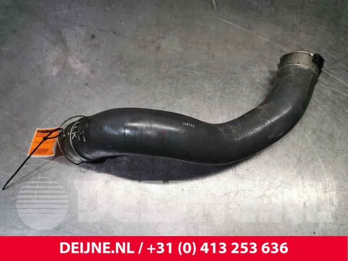 Intercooler hose from a Mercedes-Benz Sprinter 3t (910.6) 211 CDI 2.1 D FWD 2018