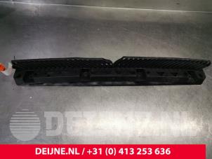 Used Rear bumper bracket central Volkswagen Golf VIII (CD1) 1.5 eTSI 16V Price € 14,00 Margin scheme offered by van Deijne Onderdelen Uden B.V.