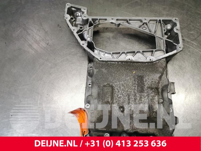 Used Sump Mercedes C (W205) C-220 2.2 CDI BlueTEC, C-220 d 16V Price € 50,00 Margin scheme offered by van Deijne Onderdelen Uden B.V.