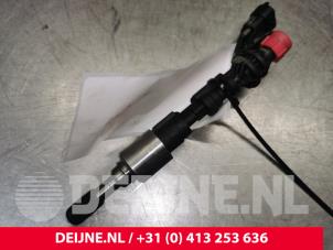 Used Injector (petrol injection) Volvo V60 I (FW/GW) 1.6 T3 16V Price € 75,00 Margin scheme offered by van Deijne Onderdelen Uden B.V.
