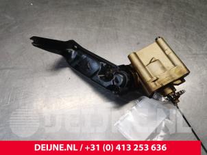 Usagé Pompe à huile Volvo XC60 I (DZ) 2.0 T5 16V Prix € 70,00 Règlement à la marge proposé par van Deijne Onderdelen Uden B.V.