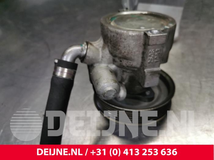 Usagé Pompe de direction Opel Combo 1.3 CDTI 16V Prix € 84,70 Prix TTC proposé par van Deijne Onderdelen Uden B.V.